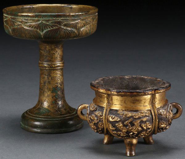 A PAIR OF ARCHAIC CHINESE BRONZE VESSELS (1 of 4)