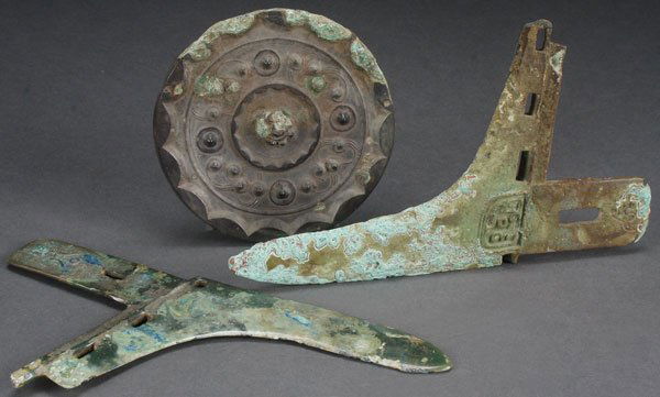 A THREE PIECE CHINESE ANCIENT BRONZE GROUP (1 of 1)