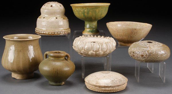AN EIGHT PIECE GROUP OF VIETNAMESE GLAZED POTTERY (1 of 2)