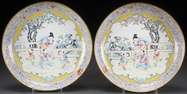 A VERY FINE PAIR OF CHINESE CANTON ENAMEL PLATES (1 of 8)