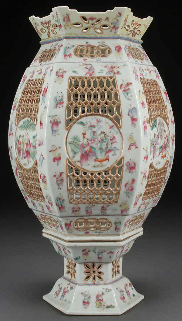 A CHINESE FAMILLE ROSE PORCELAIN LANTERN (1 of 1)