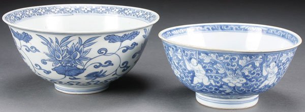 A FINE PAIR OF CHINESE BLUE AND WHITE DECORATED: A FINE PAIR OF CHINESE BLUE AND WHITE DECORATED PORCELAIN BOWLS. MING/QING DYNASTY. Comprising a large bowl, the exterior decorated with water lilies and scrolled vines above a Ruyi head border. The s