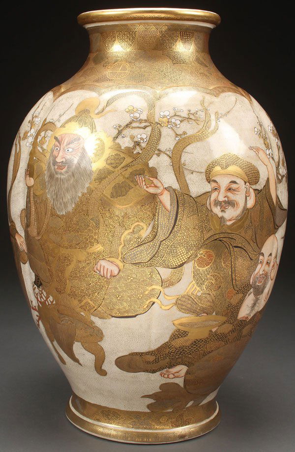 A LARGE AND IMPRESSIVE JAPANESE SATSUMA POTTERY (1 of 6)