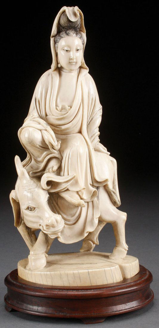 A VERY FINE CHINESE CARVED IVORY KWAN-YIN, QING (1 of 7)