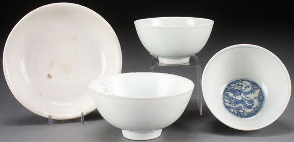 FOUR CHINESE WHITE GLAZED POTTERY BOWLS, QING (1 of 2)