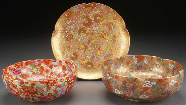 A GROUP OF THREE JAPANESE SATSUMA POTTERY BOWLS (1 of 4)
