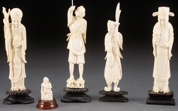 A FIVE PIECE GROUP OF CHINESE CARVED IVORY (1 of 2)