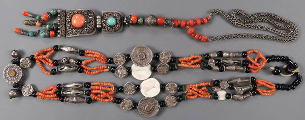 A FINE CHINESE SILVER AND TIBETAN CORAL PENDANT (1 of 1)