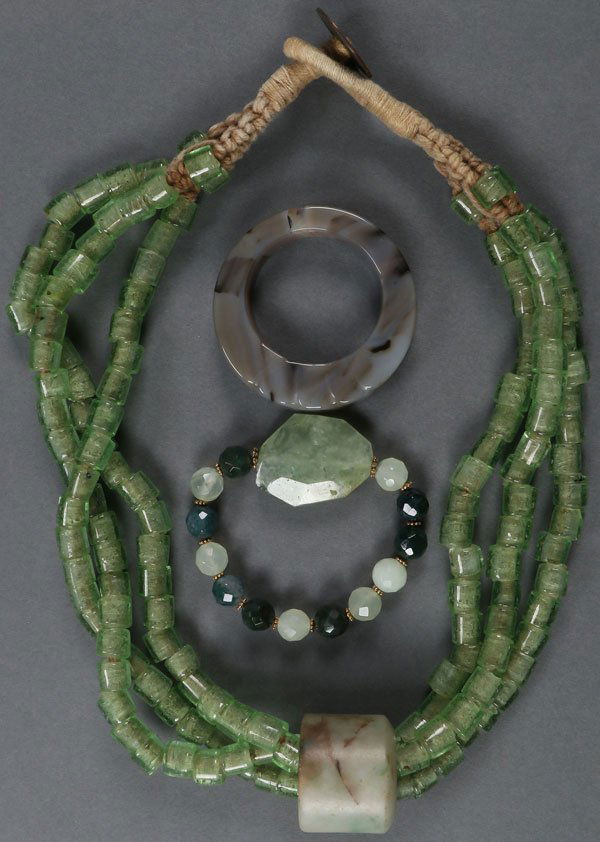 CHINESE CARVED JEWELRY, 19TH/20TH CENTURY (1 of 1)