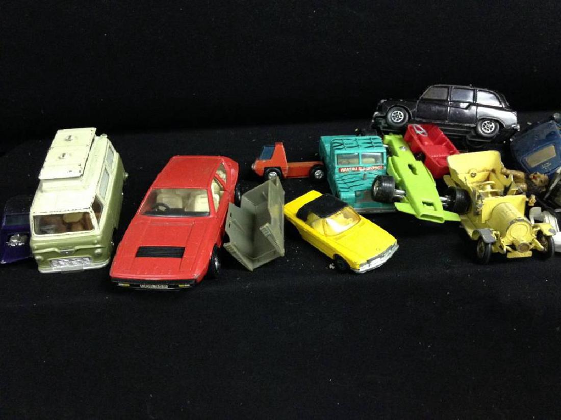 Large Lot Of Assorted  Plastic And Metal Toy Cars (1 of 4)