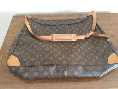 Authentic Louis Vuitton Large Shoulder Luggage Bag PICK: Louis Vuitton Large Shoulder Luggage Bag set value $200-800 PICK UP IN GARDEN CITY