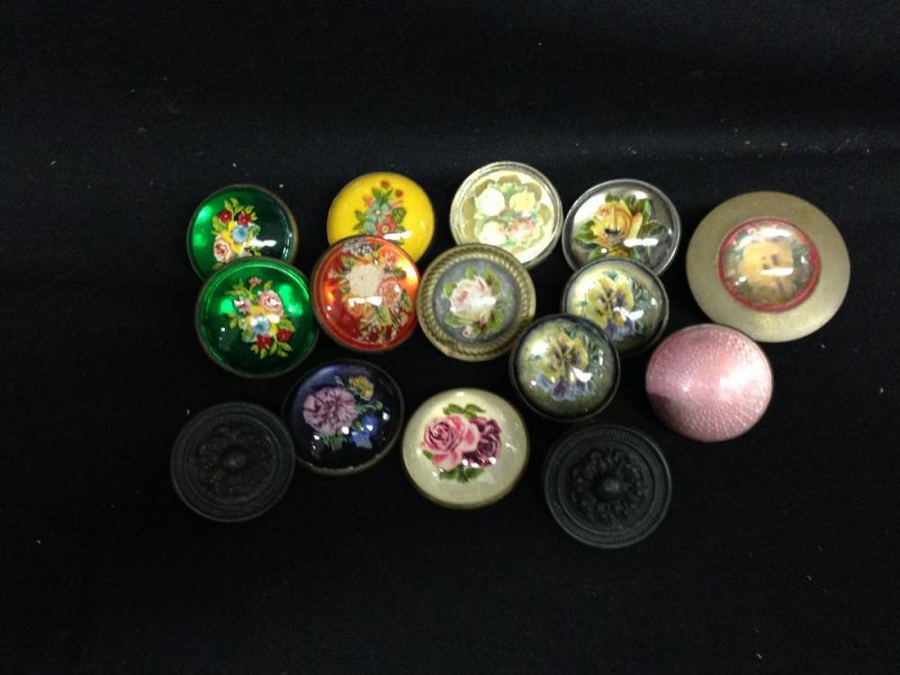 Lot Of Horse And Floral Bridal Rosettes: Lot Of Horse And Floral Bridal Rosettes