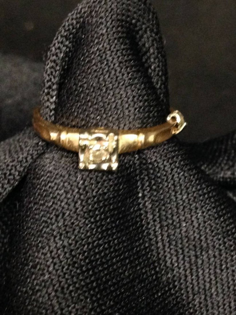 14K Gold And Diamond Solitaire Ring: 14K Gold And Diamond Solitaire Ring Est Value $100-150