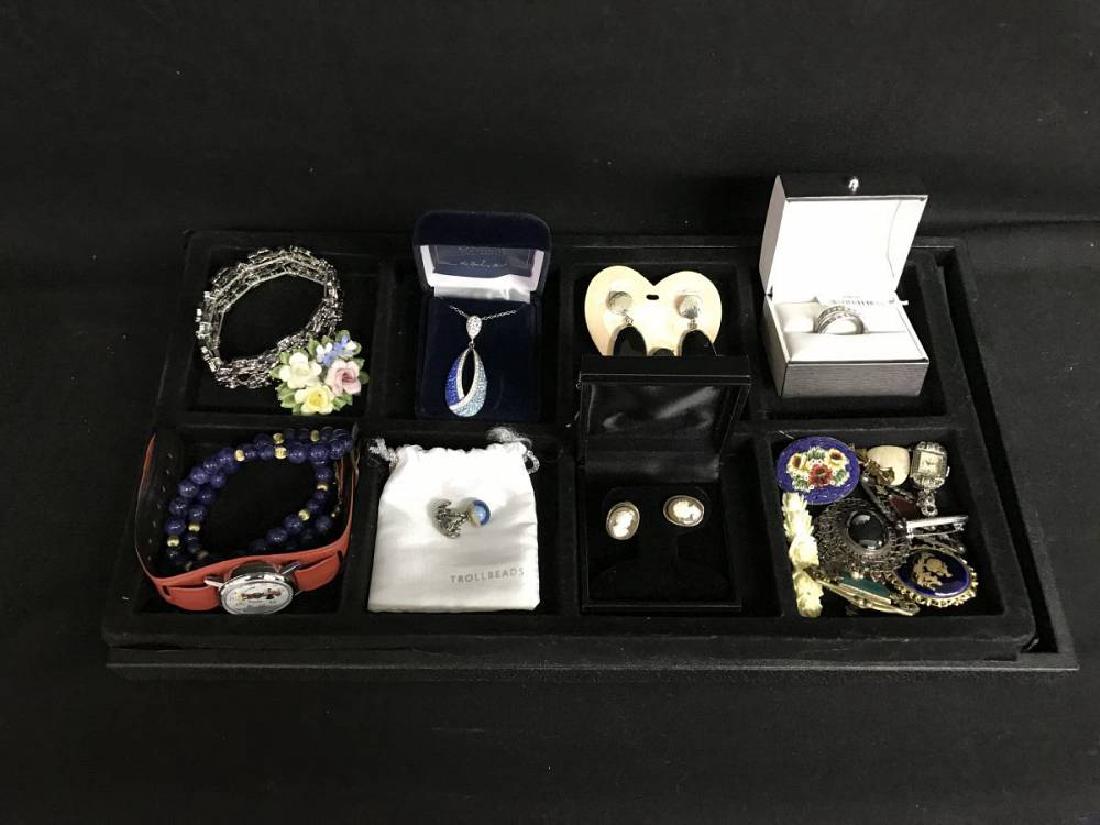 A Lot Of Adult And Children Costume Jewelry (1 of 4)