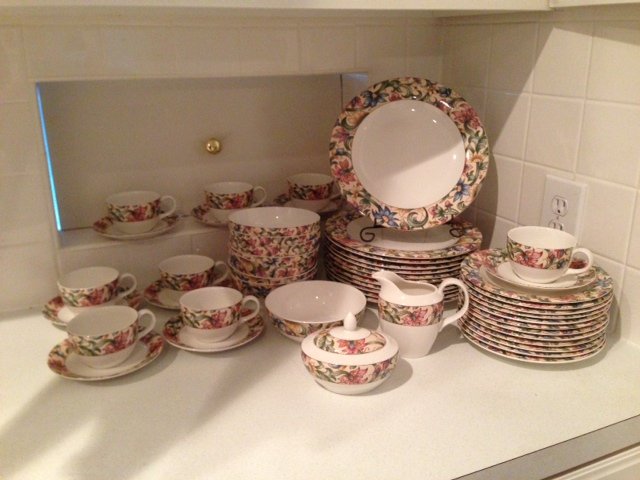 ROYAL DOULTON JACOBEAN EVERYDAY COLLECTION CHINA: ROYAL DOULTON JACOBEAN EVERYDAY COLLECTION CHINA LARGE SET OF EVERYDAY CHINA BY ROYAL DOULTON. 8 COFFEE/TEA CUPS & SAUCERS APPROX 12 DINNER & 12 SALAD PLATES 8 CEREAL BOWLS CREAMER SUGAR DISH