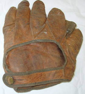 Antique Left Hand Baseball Mitt: Signed "Reach" on button cap. 7 1/2"w x 8"h.