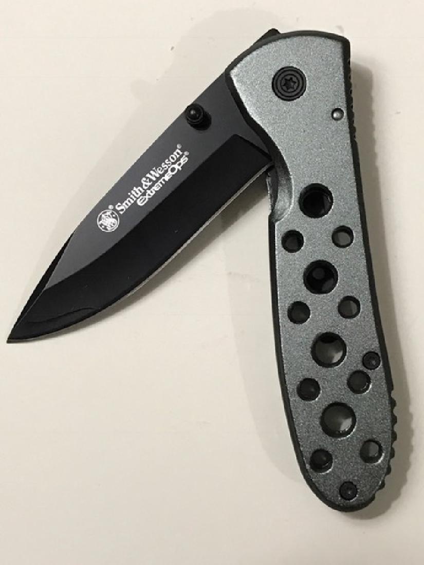 NOS Smith & Wesson Extreme Ops Pocket Knife: NOS Smith & Wesson Extreme Ops Pocket Knife