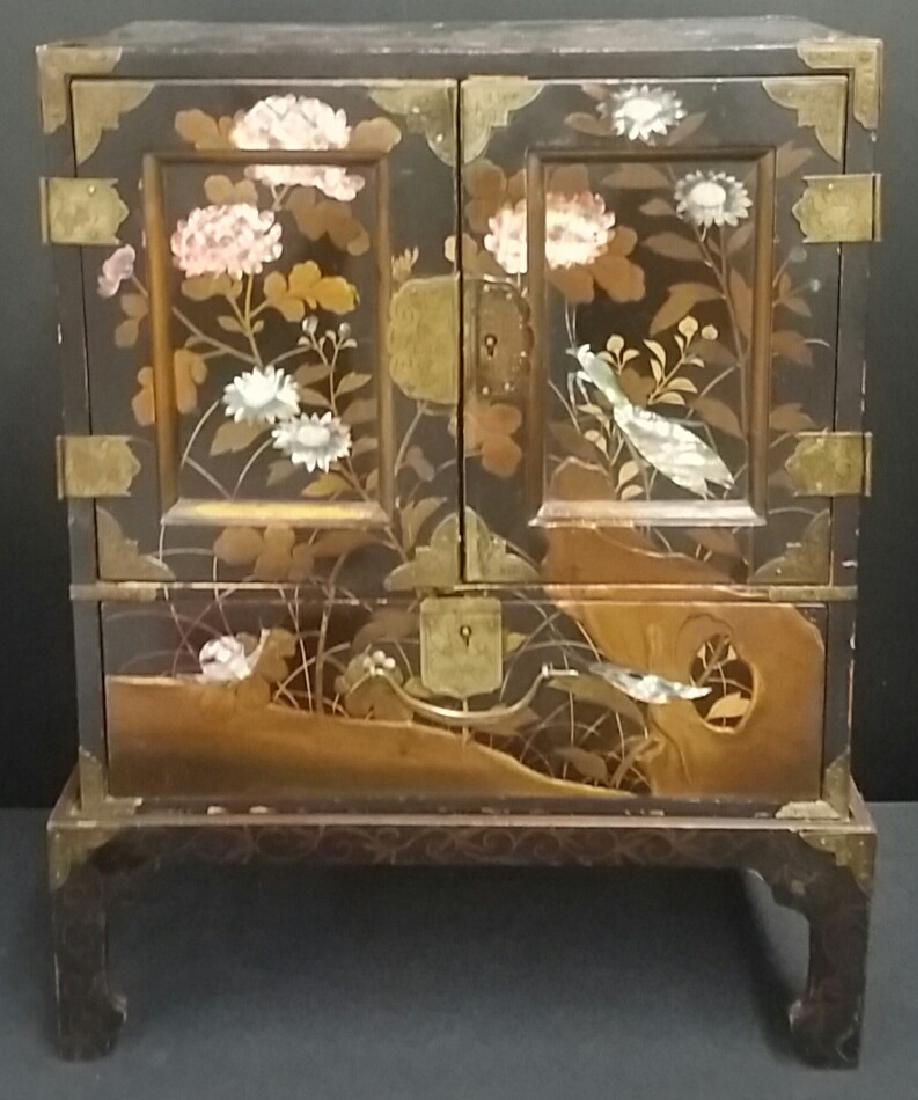 Beautiful Chinese Hand Painted Jewelry Box: With Stand, Great Piece with good Age, believed to be from the 1940s, hinges need some attention