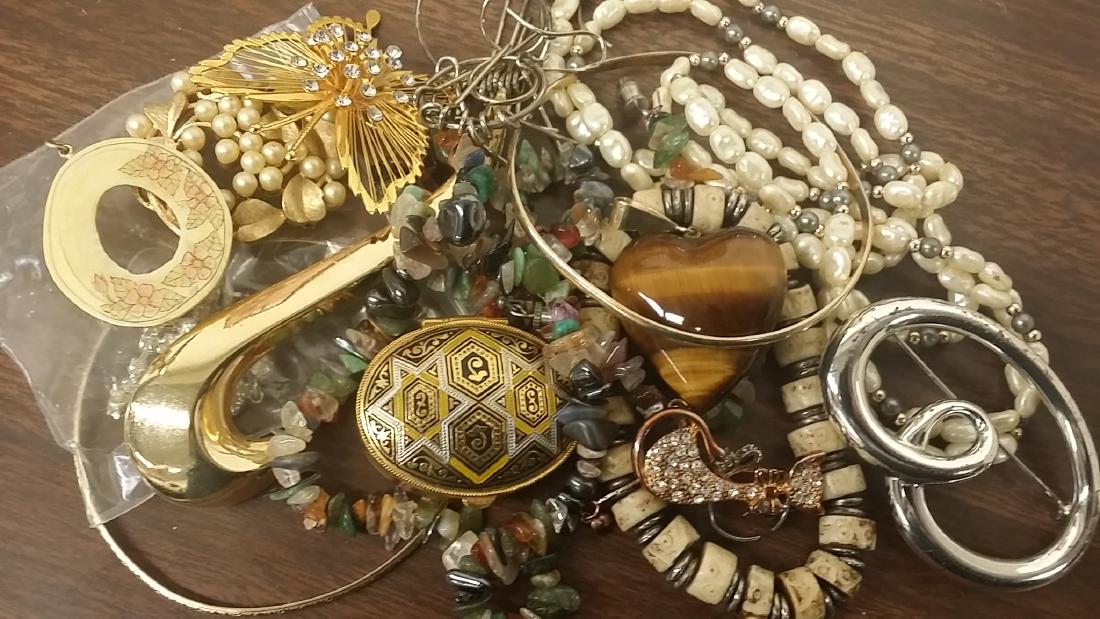 Lot of Vintage Jewelry & Assorted: Lot of Vintage Jewelry & Assorted