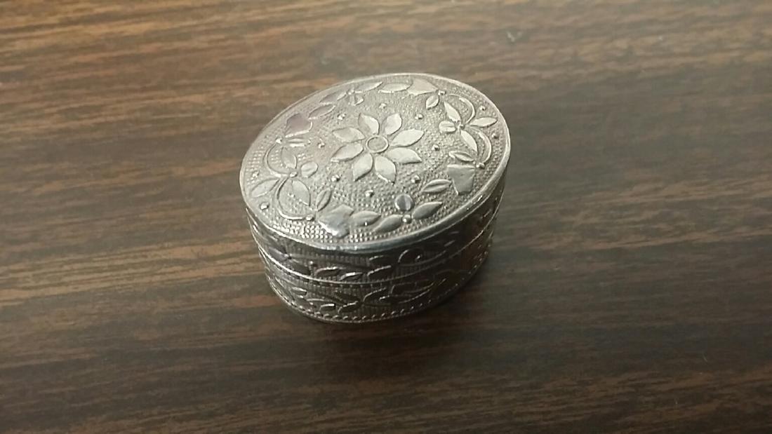 Vintage Floral Silver Tone Pill Box: Vintage Floral Silver Tone Pill Box