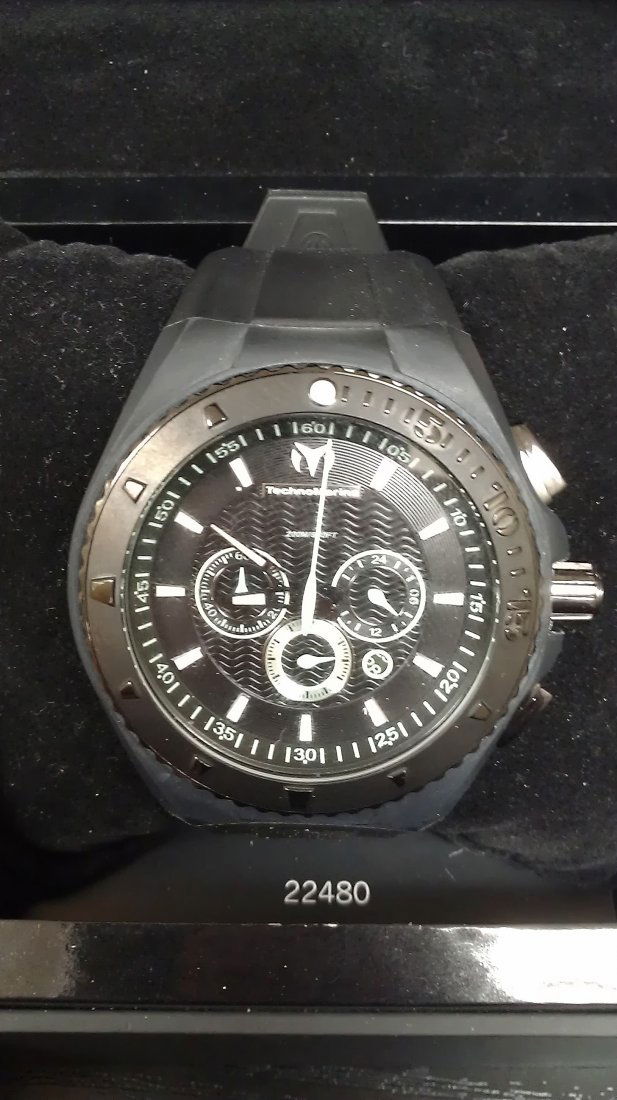 TECHNOMARINE CRUISE CHRONOGRAPH WATCH: MENS LARGE SIZE TECHNOMARINE CRUISE CHRONOGRAPH WATCH WITH BOX