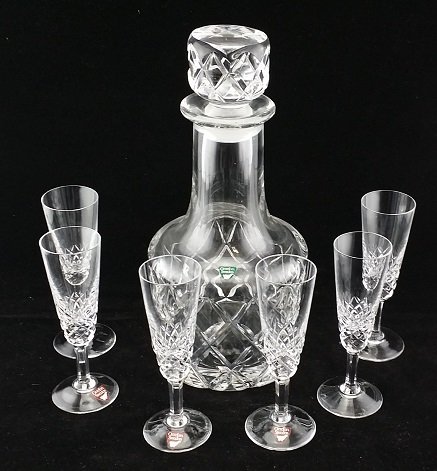 Orrefors Crytsal Decanter With 6 Cordial Glasses: Orrefors Crytsal Decanter With 6 Cordial Glasses