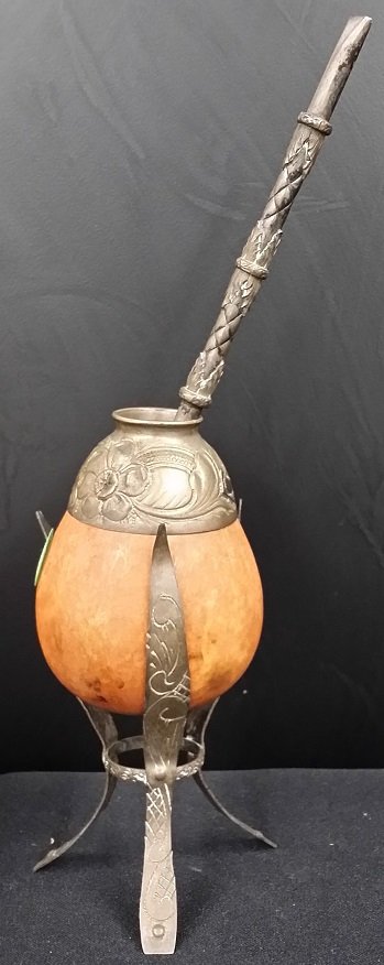Vintage South American Mate Tea Vessel w/ Straw: appears to be very old