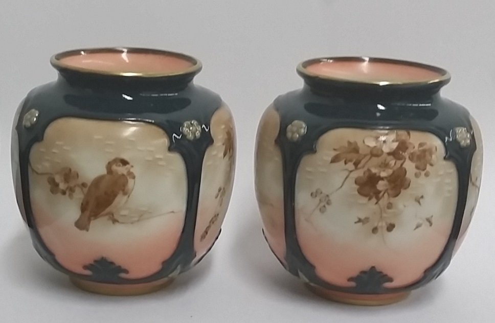 Pair of Hand Painted Mini Vases: Approx 3.25" tall. Hadley's Worcester Faience.