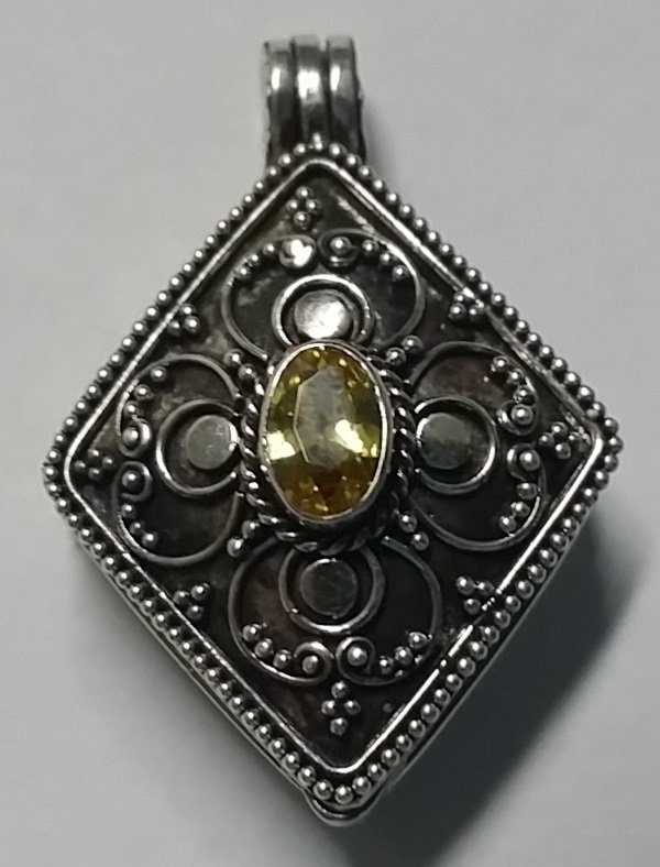 Sterling Silver and Citrine Locket Pendant: Sterling Silver and Citrine Locket Pendant