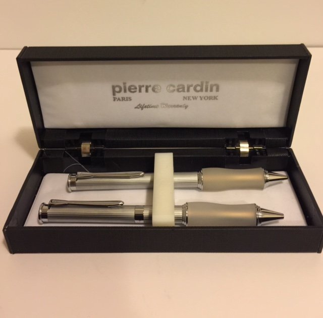 Vtg. Never Used Pierre Cardin Executive Pen Set: Comes with Original Re-Fill