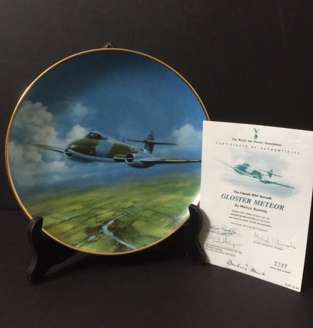 WW2 Classic AIRFORCE "GLOSTER METEOR" Tribute: Very Rare by MELVYN BUCKLEY - "DANBURY MINT" Comes with Original Box & COA MULTIPLE PHOTOS POSTED