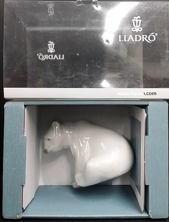 Lladro "Seated Polar Bear": New in box