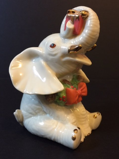 Beautiful LENOX Porcelain Seated X-Mas ELEPHANT: Beautiful LENOX Porcelain Seated X-Mas ELEPHANT
