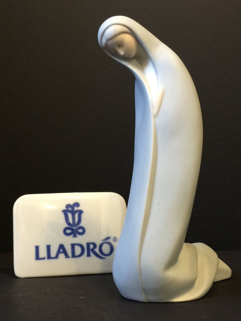 Retired LLADRO Matte Porcelain MADONNA Figurine