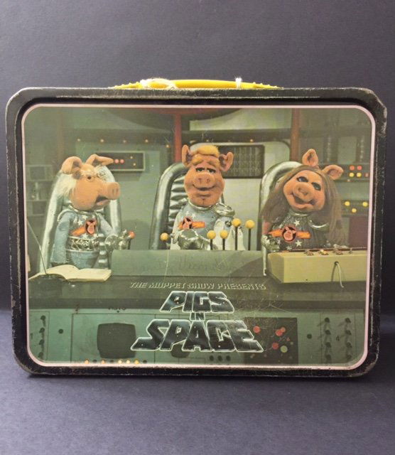 1977 MUPPET SHOW "Pigs in Space" Metal Lunch Box: GREAT PIECE - MULTIPLE PHOTOS POSTED