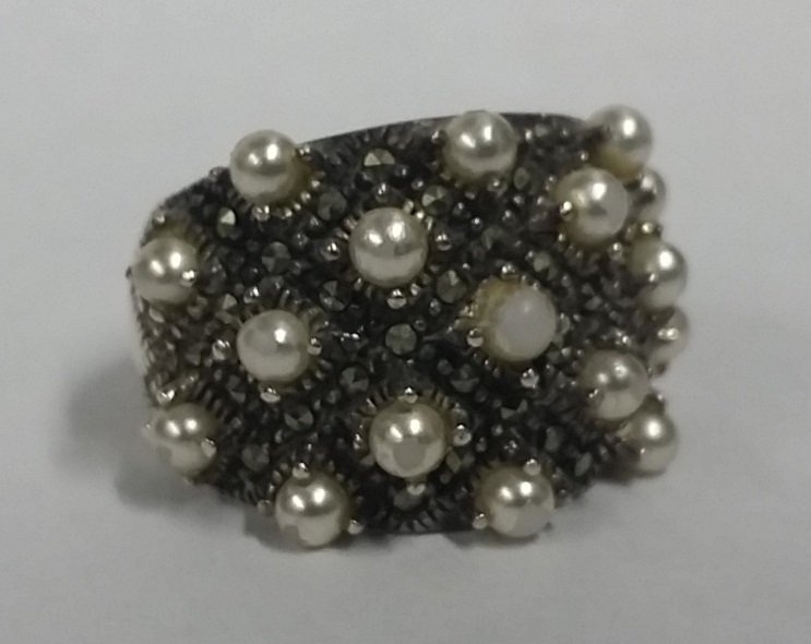 Vintage Sterling Silver Marcasite & Pearl Ring: Vintage Sterling Silver Marcasite & Pearl Ring