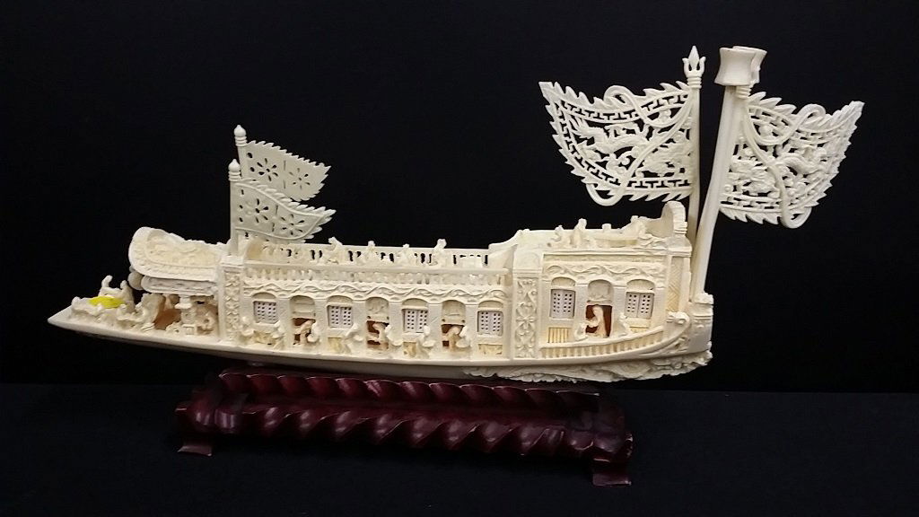 Large Chinese Ship on Stand: Large Chinese Ship on Stand