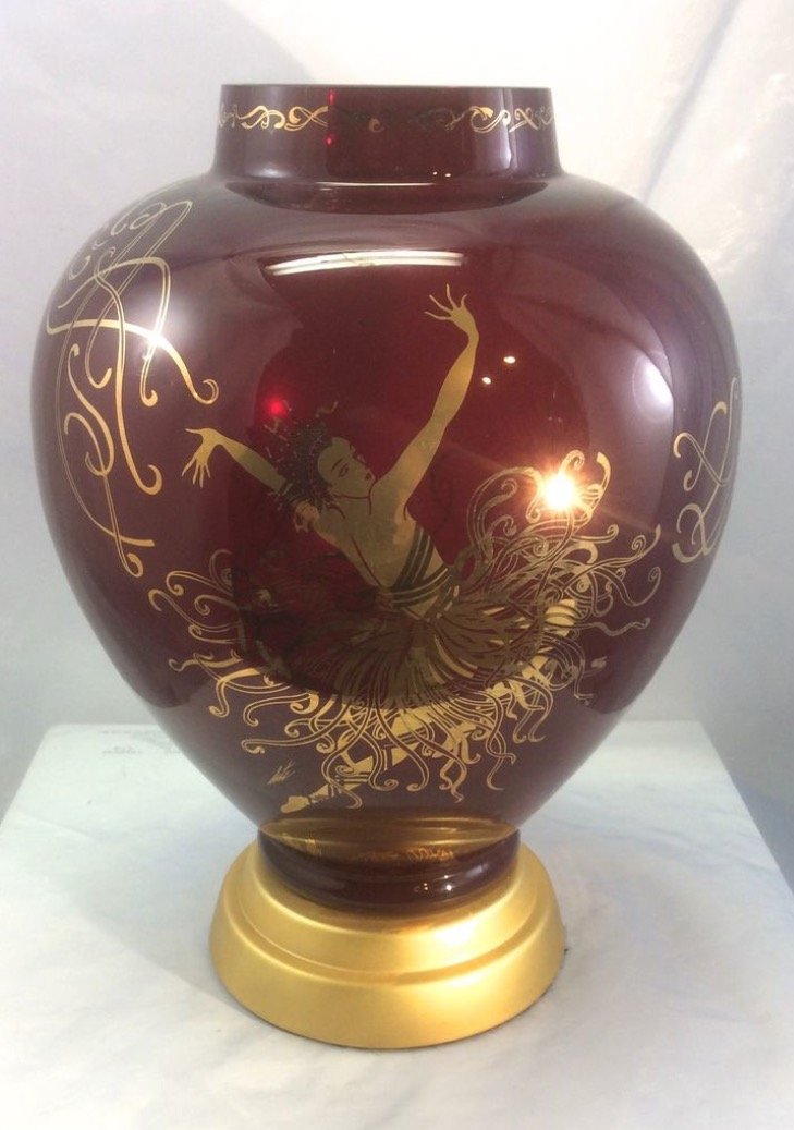 Very Rare ERTE Art Deco "Applause" Series Red Vase: ERTE Applause Vases SELL in the Thousands Stunningly Beautiful & Very Hard to Find Gold Base in Photos Not Included Distributed through the Franklin Mint MUST SEE ALL PHOTOS