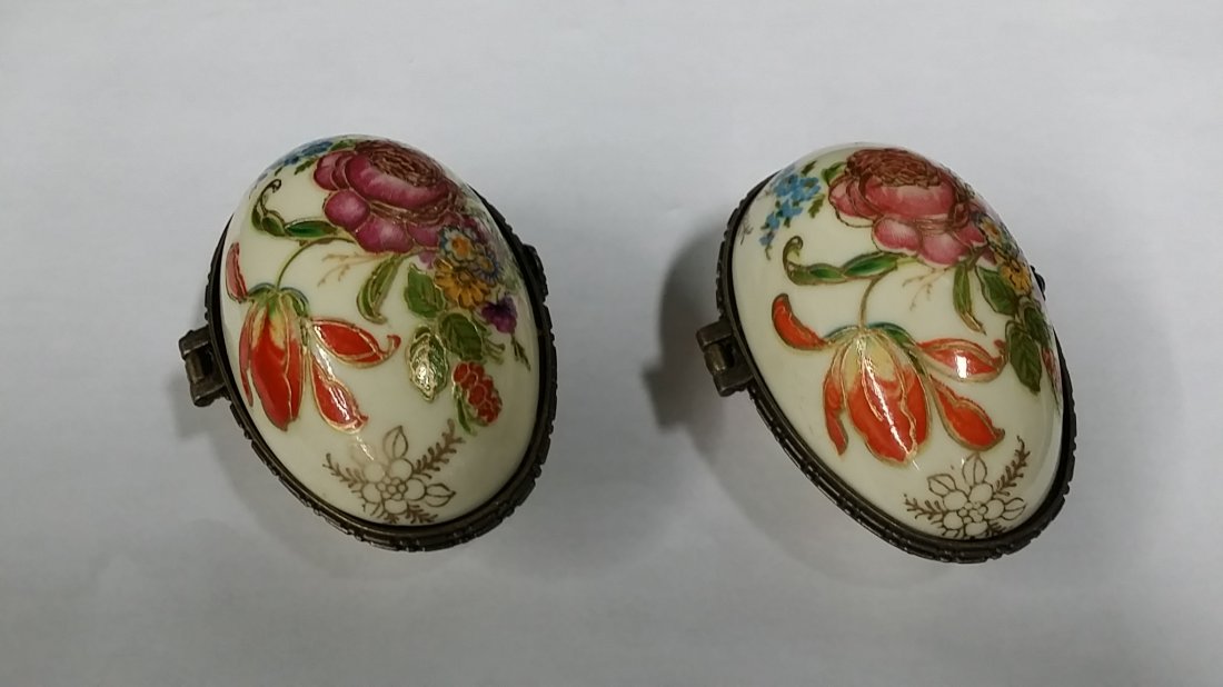 Pair of Egg Shaped Trinket Boxes: Pair of Egg Shaped Trinket Boxes