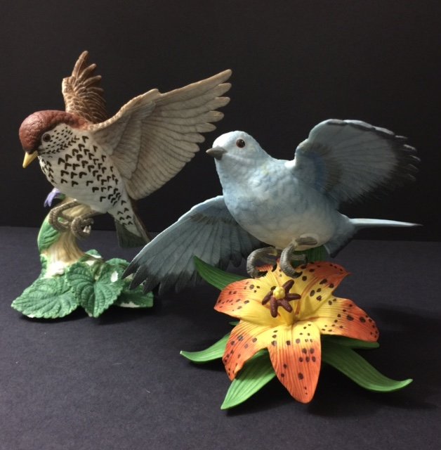 Lot of 2 Beautiful LENOX Porcelain Bird Figurines: Beautiful Pair of Fine Porcelain LENOX Birds "WOOD THRUSH" and "MOUNTAIN BLUEBIRD" Both of these Birds have one chipped wing