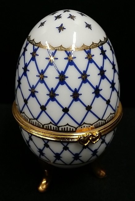 Footed Porcelain Egg Trinket Box: Footed Porcelain Egg Trinket Box