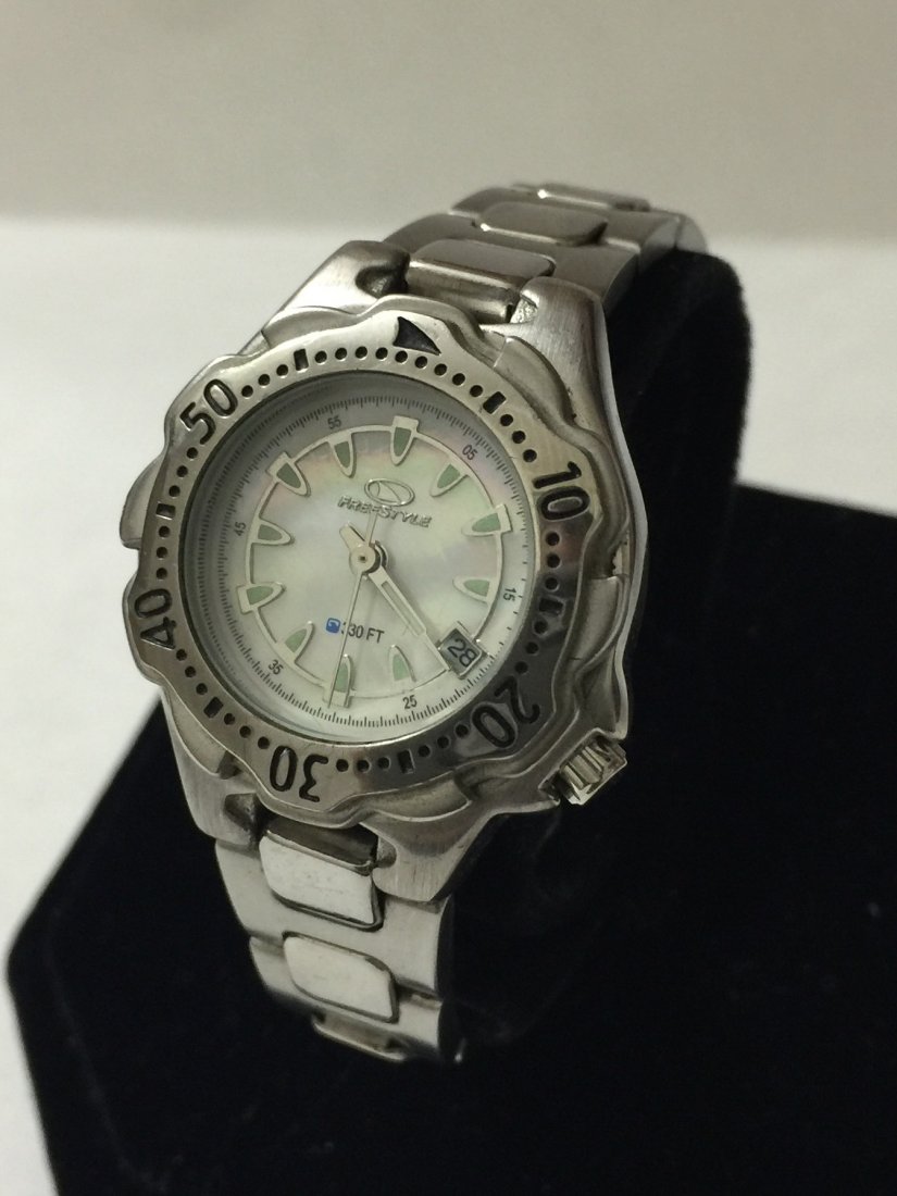 FREESTYLE Mother of Pearl Faced Ladies Watch: Like New Condition - Pre-Owned - Great Looking Watch