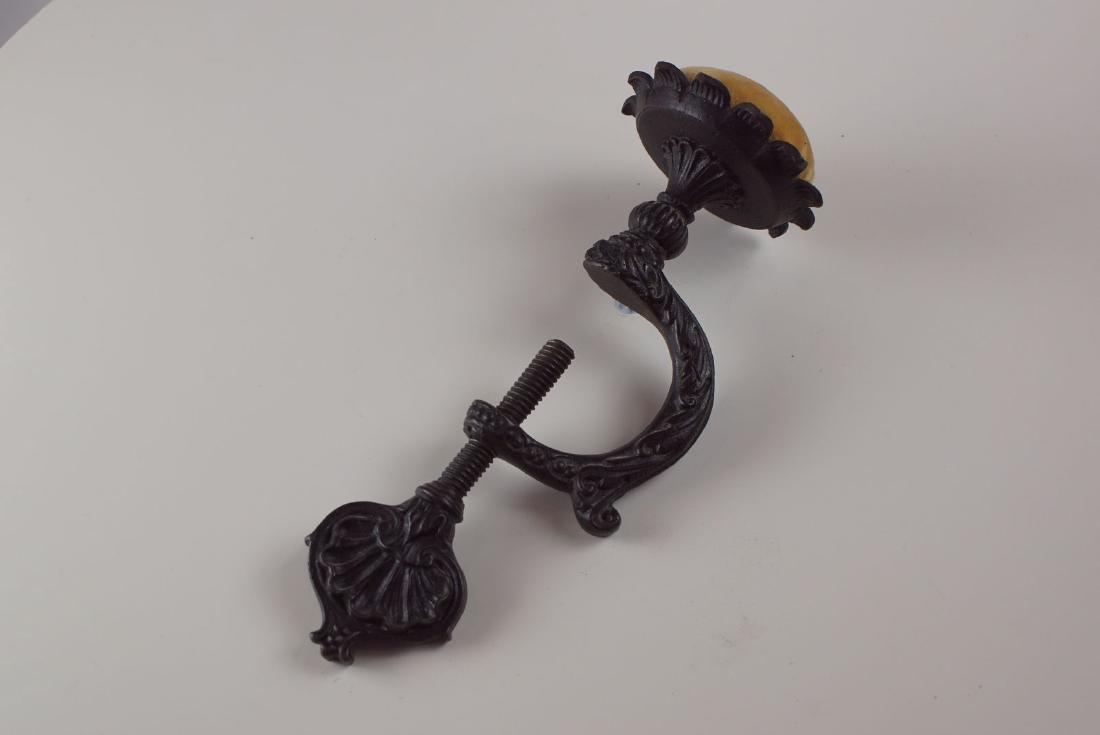 Early Victorian cast Iron sewing clamp (1 of 2)