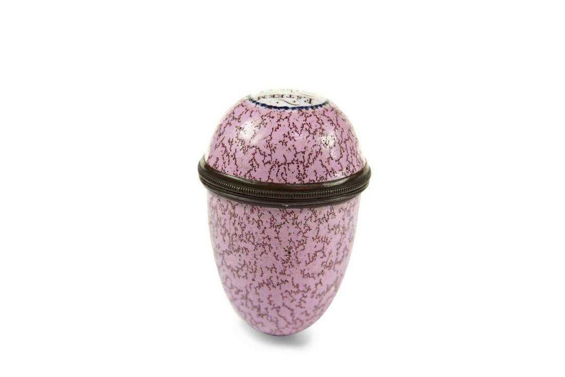 A Bilston Pink Egg Nutmeg Grater (1 of 2)
