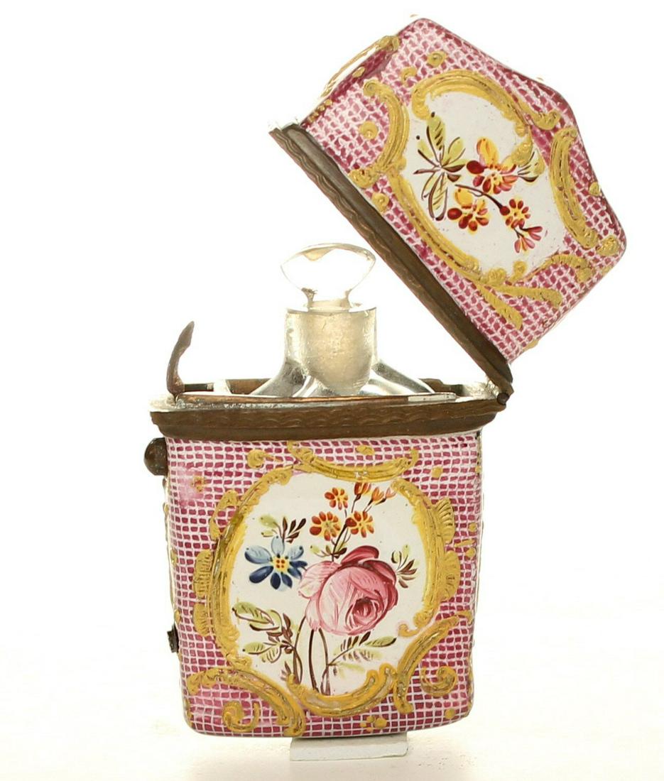 A Bilston Enamel Scent Flask Case (1 of 2)