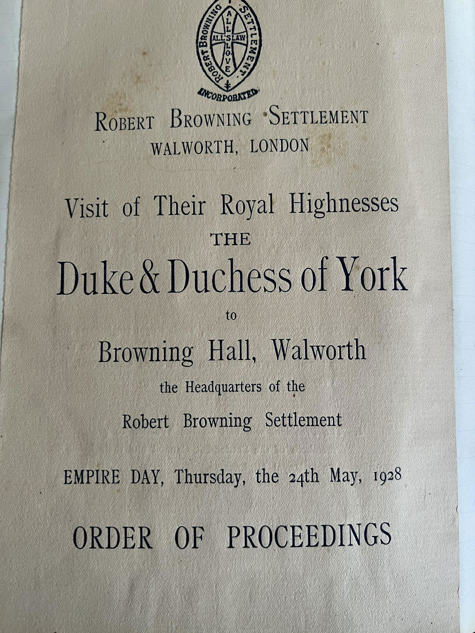 A very extensive collection of autographs compiled in the Robert Brownings Hall, visitors book.: A very extensive collection of autographs compiled in the Robert Brownings Hall, visitors book. 1895-1994 Some of the significant names to note include The Duke & Duchess of York, Ernest J Shackleton