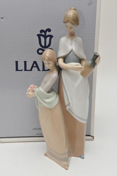 A boxed Lladro figure of two ladies - ''Sunset in the C: A boxed Lladro figure of two ladies - ''Sunset in the Country''