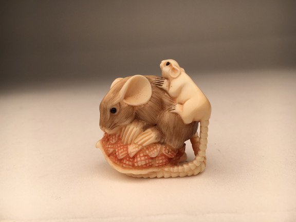 Carved netsuke figure a small mouse (1 of 3)