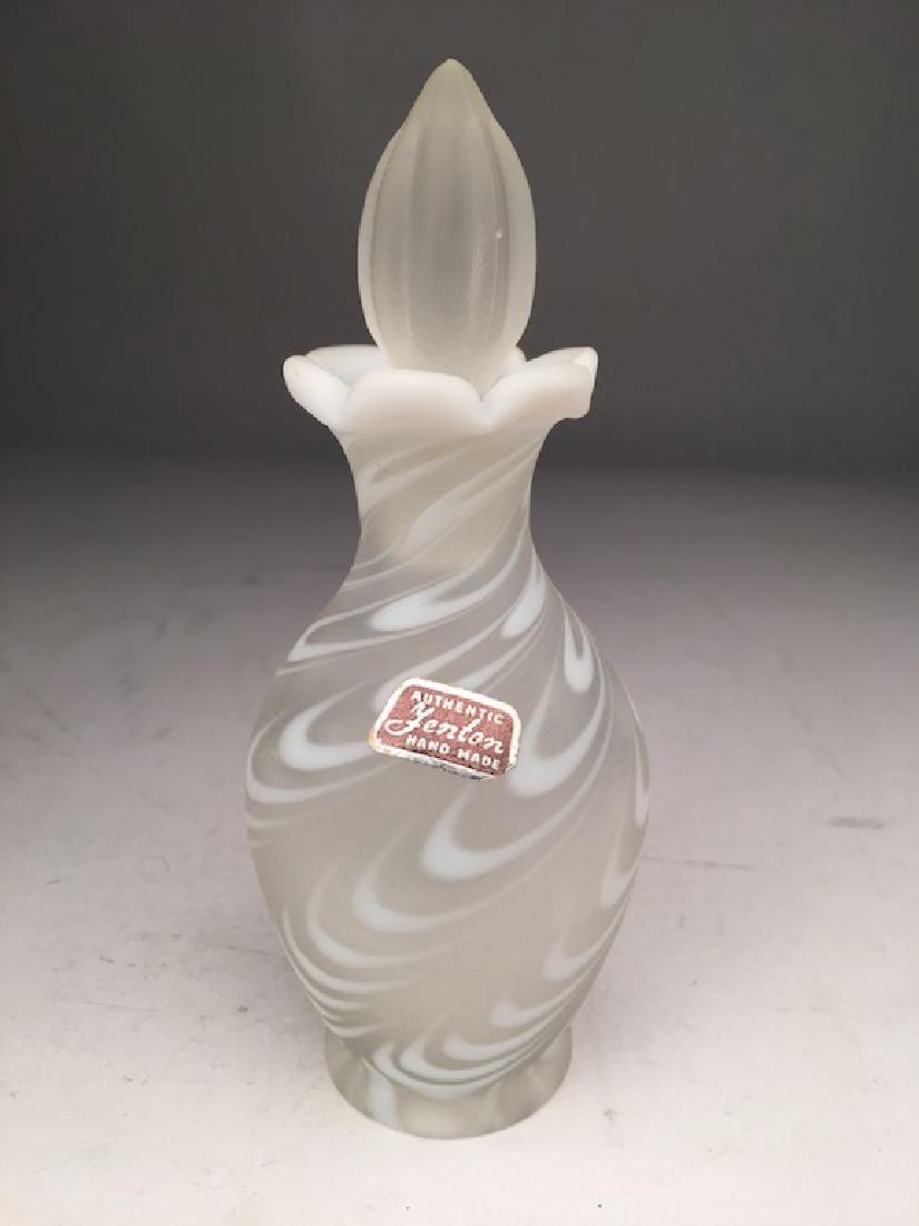 Vintage Fenton glass perfume bottle with stopper. (1 of 6)