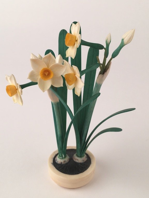 Carved two stalks of flowers in a small pot. (1 of 4)